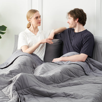 Couple relaxing with a dark grey  cooling blanket. Perfect for hot sleepers. #Color_Dark Grey