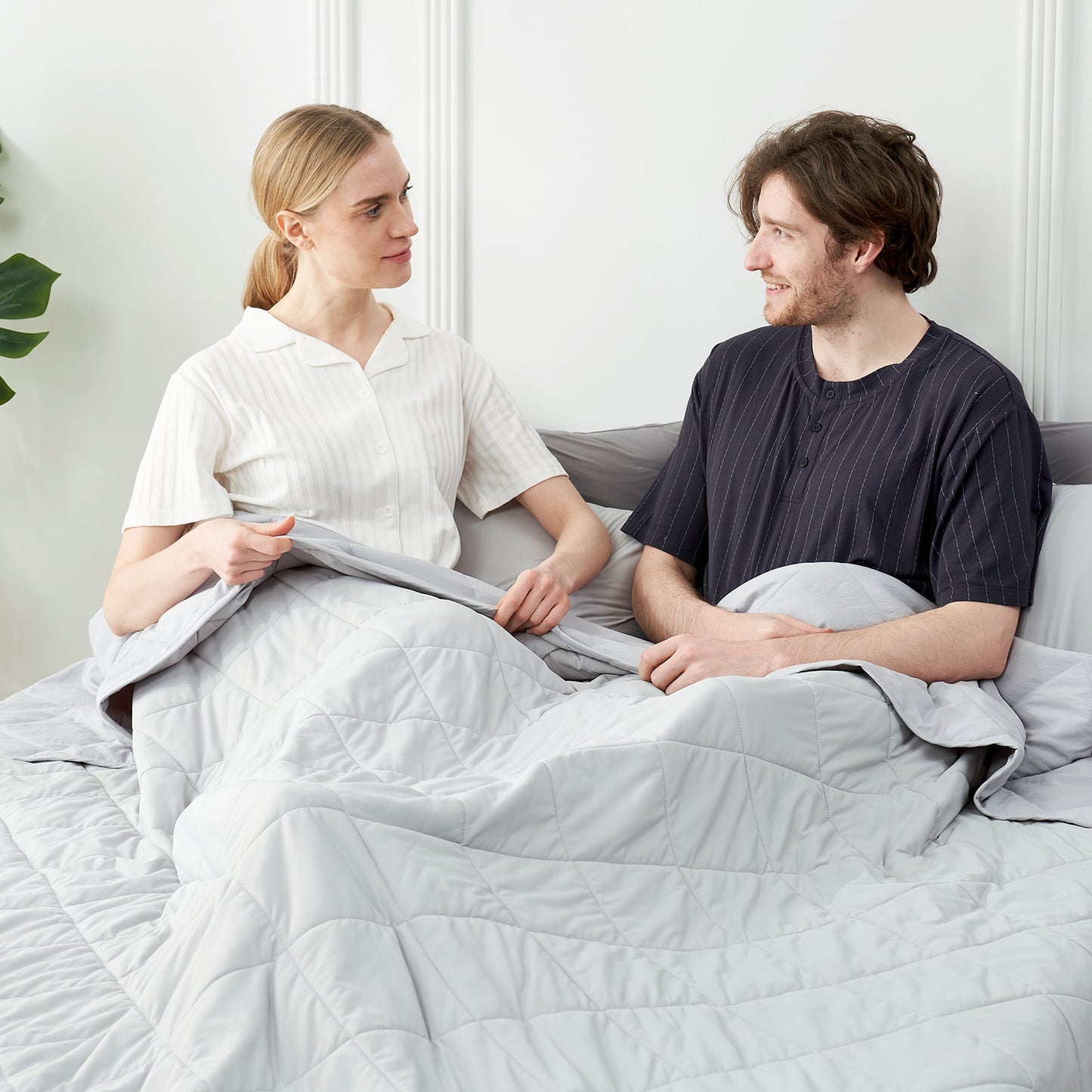 Couple relaxing under a soft, cooling blanket, ideal for cozy sleep and hot sleepers. #Color_Cool Grey
