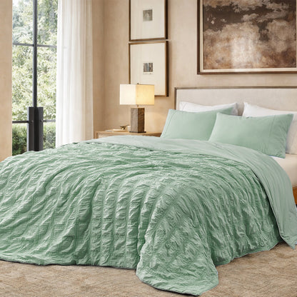 Seersucker Plaid Cooling Comforter