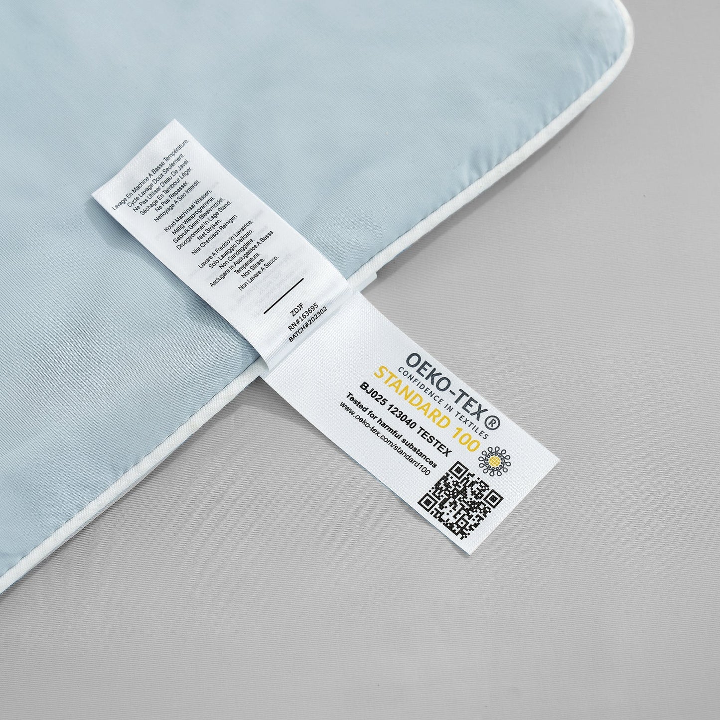 Light blue cooling comforter with OEKO-TEX label, breathable and soft, for hot sleepers #Color_Grey/Blue