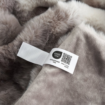 Close-up of OEKO-TEX certified faux fur tie-dye taupe blanket fabric #color_Tie-dye Taupe