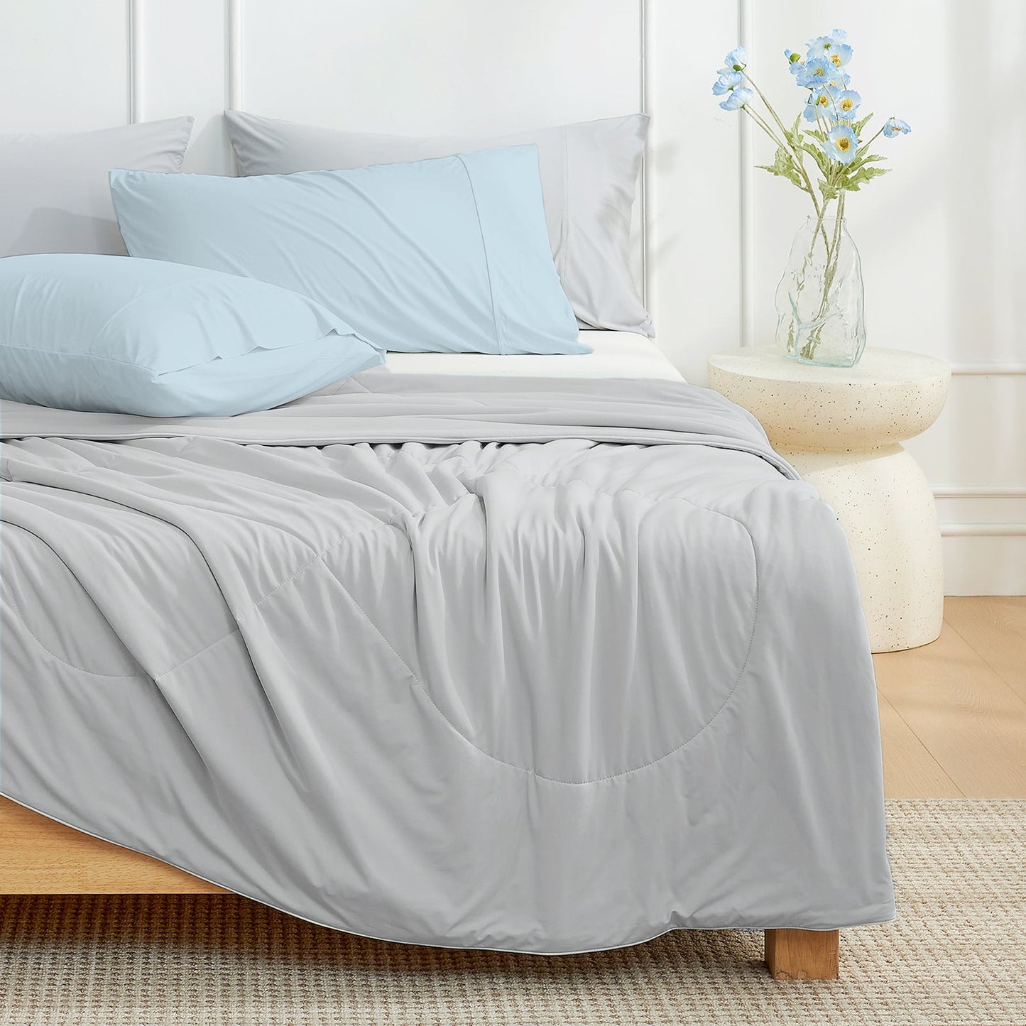 Cozy Bliss Cooling blanket set in a Modern Bedroom #Color_Light Grey